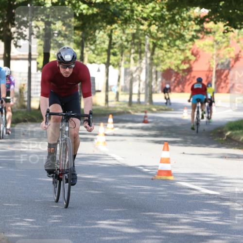 11.08.2024 - GEWOBA Citytriathlon Bremen H.Heesch http://msf.ph/oto/6767757 11.08.2024 10:20:56 Radfahren 4, 7, 11, 20, 45, 52, 58, 87, 92 meine-sportfotos.de