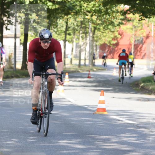 11.08.2024 - GEWOBA Citytriathlon Bremen H.Heesch http://msf.ph/oto/6767759 11.08.2024 10:20:56 Radfahren 4, 7, 11, 20, 45, 52, 58, 87, 92 meine-sportfotos.de