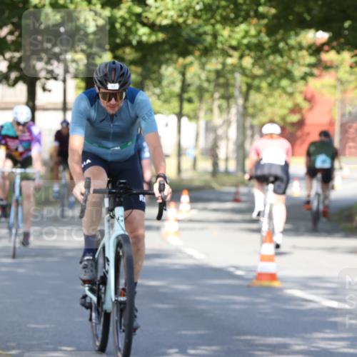 11.08.2024 - GEWOBA Citytriathlon Bremen H.Heesch http://msf.ph/oto/6767760 11.08.2024 10:20:58 Radfahren 4, 7, 11, 20, 45, 52, 58, 71, 87, 92 meine-sportfotos.de