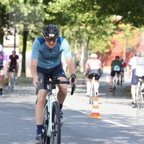 11.08.2024 - GEWOBA Citytriathlon Bremen H.Heesch http://msf.ph/oto/6767761 11.08.2024 10:20:58 Radfahren 4, 7, 11, 20, 45, 52, 58, 71, 87, 92 meine-sportfotos.de