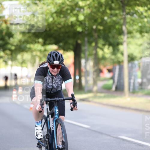 11.08.2024 - GEWOBA Citytriathlon Bremen H.Heesch http://msf.ph/oto/6767762 11.08.2024 10:38:25 Radfahren 3, 4, 11, 29, 43, 52, 58, 95 meine-sportfotos.de