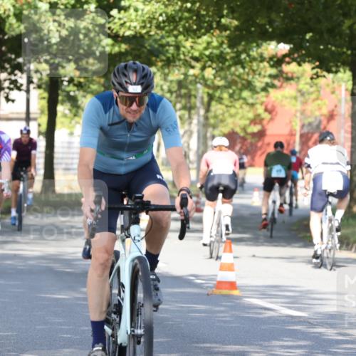 11.08.2024 - GEWOBA Citytriathlon Bremen H.Heesch http://msf.ph/oto/6767763 11.08.2024 10:20:58 Radfahren 4, 7, 11, 20, 45, 52, 58, 71, 87, 92 meine-sportfotos.de