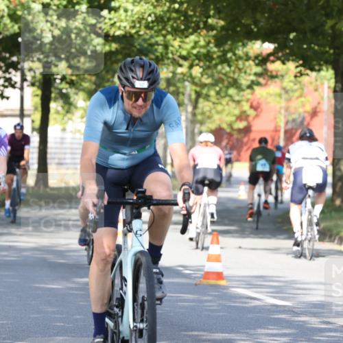 11.08.2024 - GEWOBA Citytriathlon Bremen H.Heesch http://msf.ph/oto/6767764 11.08.2024 10:20:58 Radfahren 4, 7, 11, 20, 45, 52, 58, 71, 87, 92 meine-sportfotos.de