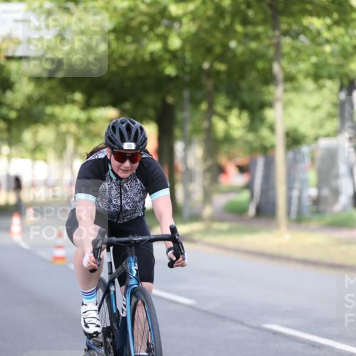 11.08.2024 - GEWOBA Citytriathlon Bremen H.Heesch http://msf.ph/oto/6767765 11.08.2024 10:38:25 Radfahren 3, 4, 11, 29, 43, 52, 58, 95 meine-sportfotos.de