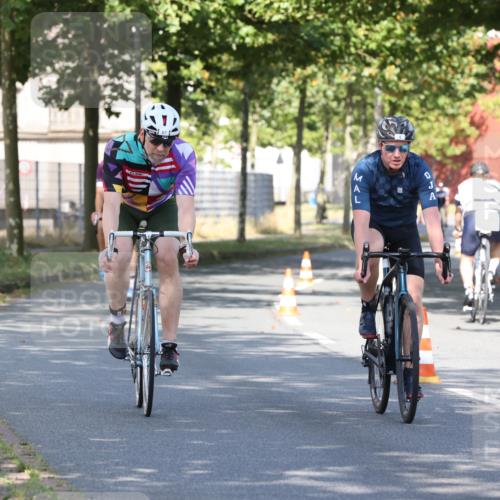 11.08.2024 - GEWOBA Citytriathlon Bremen H.Heesch http://msf.ph/oto/6767766 11.08.2024 10:20:59 Radfahren 4, 11, 20, 30, 45, 52, 58, 71, 87, 92 meine-sportfotos.de