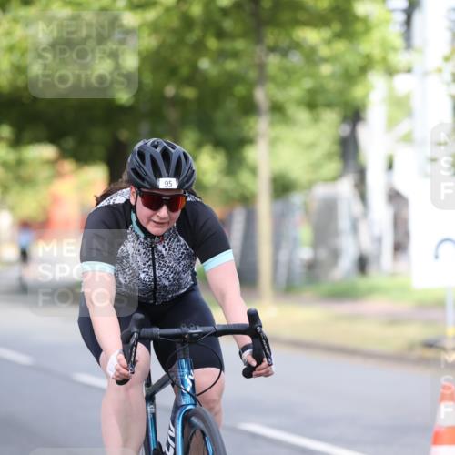 11.08.2024 - GEWOBA Citytriathlon Bremen H.Heesch http://msf.ph/oto/6767771 11.08.2024 10:38:25 Radfahren 3, 4, 11, 29, 43, 52, 58, 95 meine-sportfotos.de