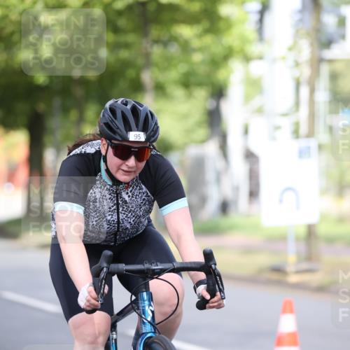 11.08.2024 - GEWOBA Citytriathlon Bremen H.Heesch http://msf.ph/oto/6767773 11.08.2024 10:38:25 Radfahren 3, 4, 11, 29, 43, 52, 58, 95 meine-sportfotos.de
