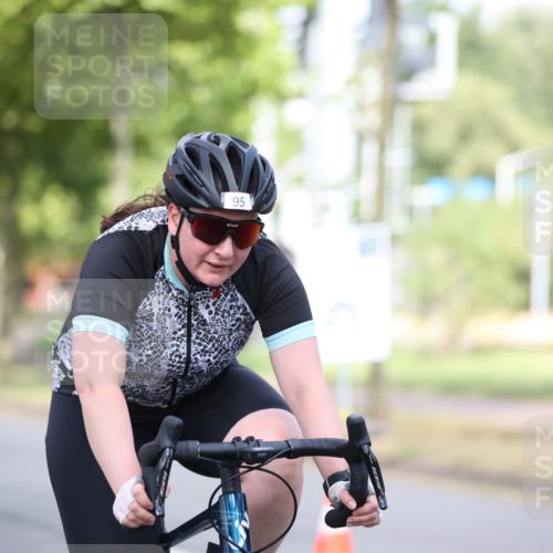 11.08.2024 - GEWOBA Citytriathlon Bremen H.Heesch http://msf.ph/oto/6767776 11.08.2024 10:38:25 Radfahren 3, 4, 11, 29, 43, 52, 58, 95 meine-sportfotos.de