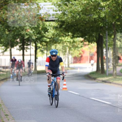11.08.2024 - GEWOBA Citytriathlon Bremen H.Heesch http://msf.ph/oto/6767781 11.08.2024 10:38:29 Radfahren 3, 4, 11, 29, 43, 58, 95 meine-sportfotos.de