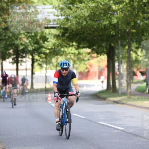 11.08.2024 - GEWOBA Citytriathlon Bremen H.Heesch http://msf.ph/oto/6767786 11.08.2024 10:38:29 Radfahren 3, 4, 11, 29, 43, 58, 95 meine-sportfotos.de