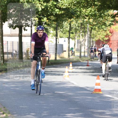 11.08.2024 - GEWOBA Citytriathlon Bremen H.Heesch http://msf.ph/oto/6767788 11.08.2024 10:21:01 Radfahren 4, 11, 20, 30, 45, 52, 58, 71, 75, 87, 92 meine-sportfotos.de