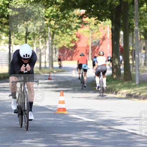 11.08.2024 - GEWOBA Citytriathlon Bremen H.Heesch http://msf.ph/oto/6767802 11.08.2024 10:21:09 Radfahren 4, 9, 11, 30, 31, 58, 71, 75, 87, 92 meine-sportfotos.de