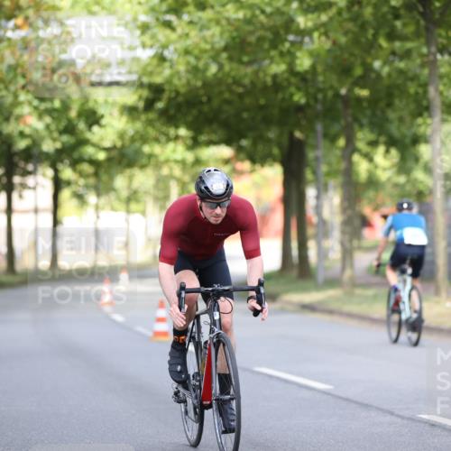 11.08.2024 - GEWOBA Citytriathlon Bremen H.Heesch http://msf.ph/oto/6767807 11.08.2024 10:38:31 Radfahren 4, 11, 29, 43, 58, 95 meine-sportfotos.de