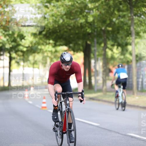 11.08.2024 - GEWOBA Citytriathlon Bremen H.Heesch http://msf.ph/oto/6767808 11.08.2024 10:38:31 Radfahren 4, 11, 29, 43, 58, 95 meine-sportfotos.de
