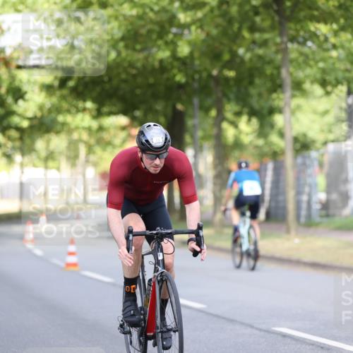 11.08.2024 - GEWOBA Citytriathlon Bremen H.Heesch http://msf.ph/oto/6767811 11.08.2024 10:38:31 Radfahren 4, 11, 29, 43, 58, 95 meine-sportfotos.de
