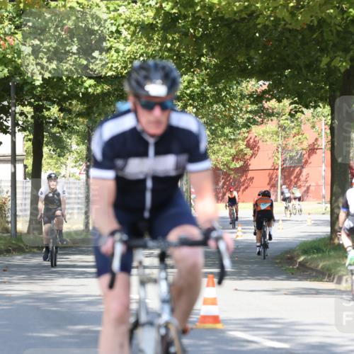 11.08.2024 - GEWOBA Citytriathlon Bremen H.Heesch http://msf.ph/oto/6767812 11.08.2024 10:21:11 Radfahren 4, 9, 30, 31, 58, 71, 75, 87, 92, 99 meine-sportfotos.de