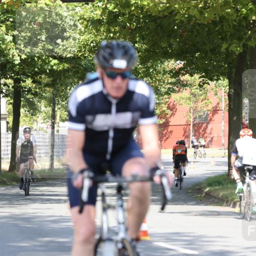 11.08.2024 - GEWOBA Citytriathlon Bremen H.Heesch http://msf.ph/oto/6767817 11.08.2024 10:21:11 Radfahren 4, 9, 30, 31, 58, 71, 75, 87, 92, 99 meine-sportfotos.de