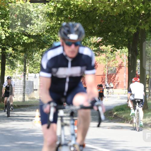 11.08.2024 - GEWOBA Citytriathlon Bremen H.Heesch http://msf.ph/oto/6767820 11.08.2024 10:21:11 Radfahren 4, 9, 30, 31, 58, 71, 75, 87, 92, 99 meine-sportfotos.de