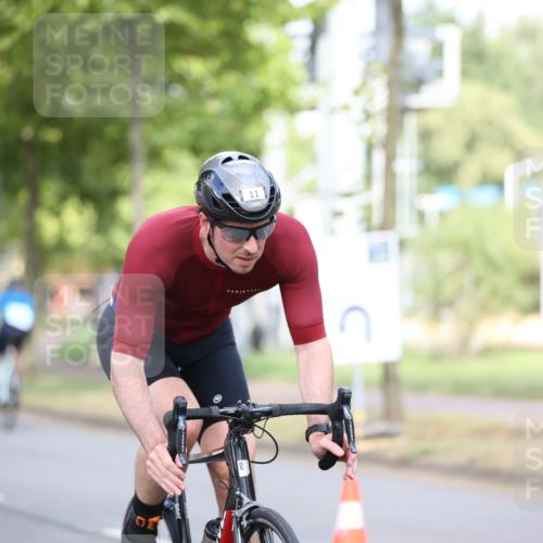 11.08.2024 - GEWOBA Citytriathlon Bremen H.Heesch http://msf.ph/oto/6767822 11.08.2024 10:38:32 Radfahren 4, 11, 29, 43, 58, 95 meine-sportfotos.de