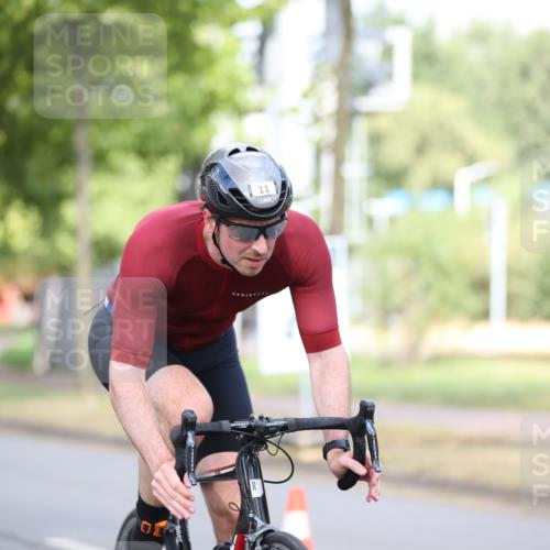 11.08.2024 - GEWOBA Citytriathlon Bremen H.Heesch http://msf.ph/oto/6767823 11.08.2024 10:38:32 Radfahren 4, 11, 29, 43, 58, 95 meine-sportfotos.de