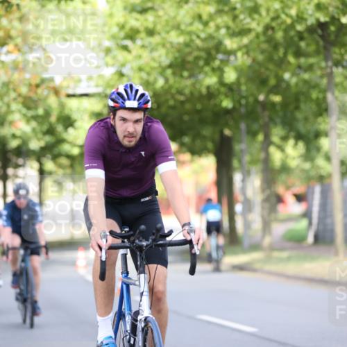 11.08.2024 - GEWOBA Citytriathlon Bremen H.Heesch http://msf.ph/oto/6767824 11.08.2024 10:38:33 Radfahren 4, 11, 29, 43, 58, 95 meine-sportfotos.de