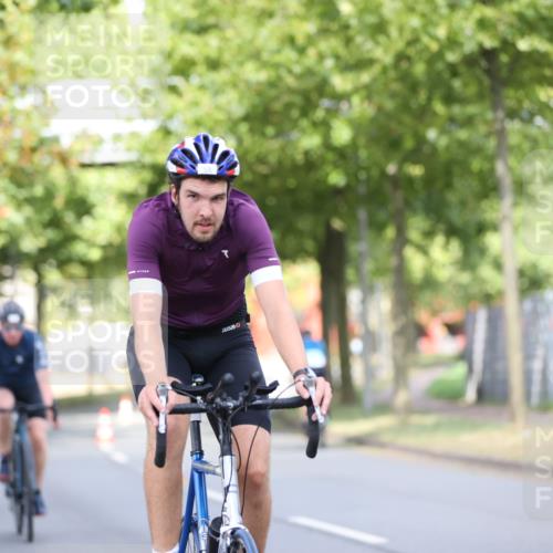 11.08.2024 - GEWOBA Citytriathlon Bremen H.Heesch http://msf.ph/oto/6767826 11.08.2024 10:38:33 Radfahren 4, 11, 29, 43, 58, 95 meine-sportfotos.de