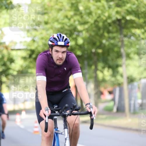 11.08.2024 - GEWOBA Citytriathlon Bremen H.Heesch http://msf.ph/oto/6767829 11.08.2024 10:38:33 Radfahren 4, 11, 29, 43, 58, 95 meine-sportfotos.de