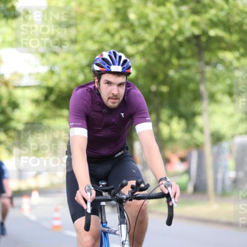 11.08.2024 - GEWOBA Citytriathlon Bremen H.Heesch http://msf.ph/oto/6767830 11.08.2024 10:38:33 Radfahren 4, 11, 29, 43, 58, 95 meine-sportfotos.de