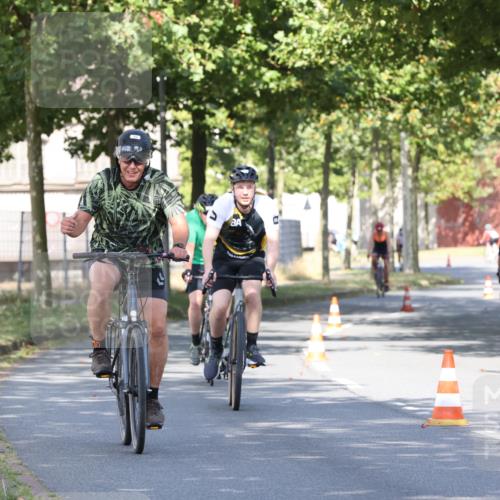 11.08.2024 - GEWOBA Citytriathlon Bremen H.Heesch http://msf.ph/oto/6767832 11.08.2024 10:21:14 Radfahren 4, 9, 30, 31, 58, 71, 75, 99 meine-sportfotos.de