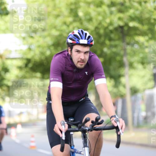11.08.2024 - GEWOBA Citytriathlon Bremen H.Heesch http://msf.ph/oto/6767833 11.08.2024 10:38:33 Radfahren 4, 11, 29, 43, 58, 95 meine-sportfotos.de