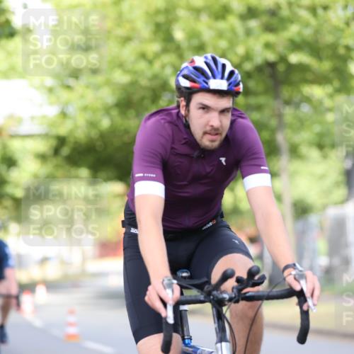 11.08.2024 - GEWOBA Citytriathlon Bremen H.Heesch http://msf.ph/oto/6767834 11.08.2024 10:38:33 Radfahren 4, 11, 29, 43, 58, 95 meine-sportfotos.de