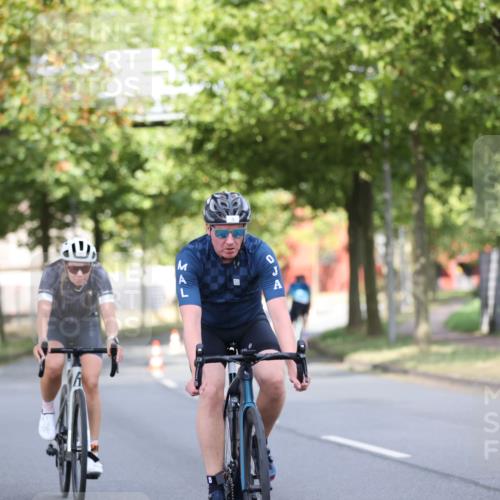 11.08.2024 - GEWOBA Citytriathlon Bremen H.Heesch http://msf.ph/oto/6767837 11.08.2024 10:38:33 Radfahren 4, 11, 29, 43, 58, 95 meine-sportfotos.de