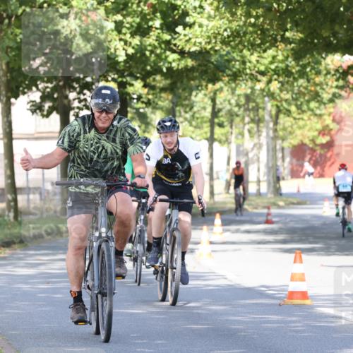 11.08.2024 - GEWOBA Citytriathlon Bremen H.Heesch http://msf.ph/oto/6767838 11.08.2024 10:21:15 Radfahren 9, 30, 31, 58, 71, 75, 99 meine-sportfotos.de