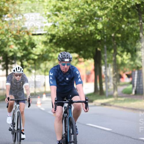 11.08.2024 - GEWOBA Citytriathlon Bremen H.Heesch http://msf.ph/oto/6767839 11.08.2024 10:38:33 Radfahren 4, 11, 29, 43, 58, 95 meine-sportfotos.de