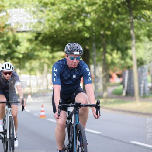 11.08.2024 - GEWOBA Citytriathlon Bremen H.Heesch http://msf.ph/oto/6767842 11.08.2024 10:38:34 Radfahren 4, 11, 29, 43, 58, 95 meine-sportfotos.de