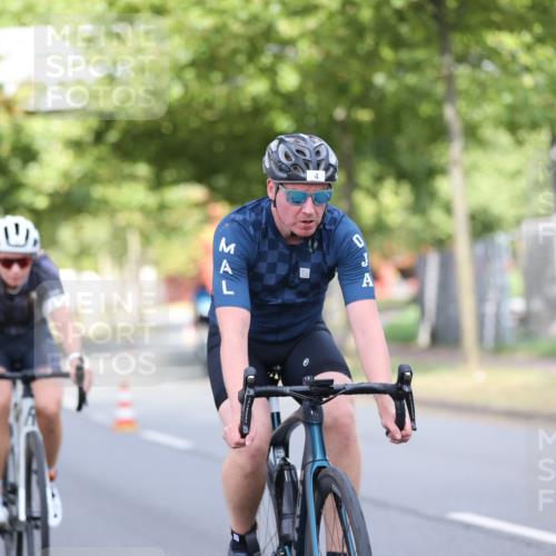 11.08.2024 - GEWOBA Citytriathlon Bremen H.Heesch http://msf.ph/oto/6767845 11.08.2024 10:38:34 Radfahren 4, 11, 29, 43, 58, 95 meine-sportfotos.de