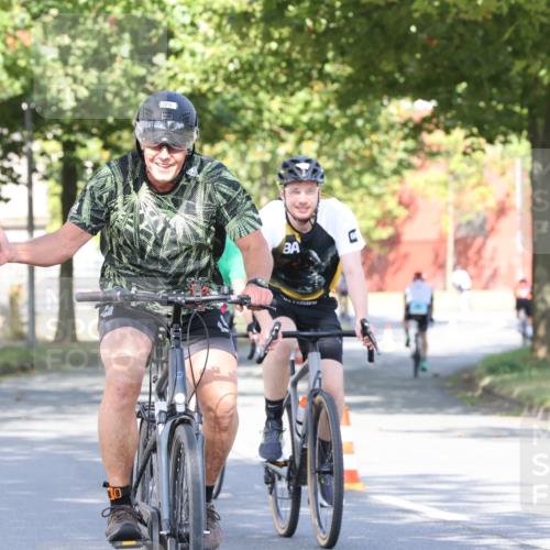 11.08.2024 - GEWOBA Citytriathlon Bremen H.Heesch http://msf.ph/oto/6767848 11.08.2024 10:21:15 Radfahren 9, 30, 31, 58, 71, 75, 99 meine-sportfotos.de