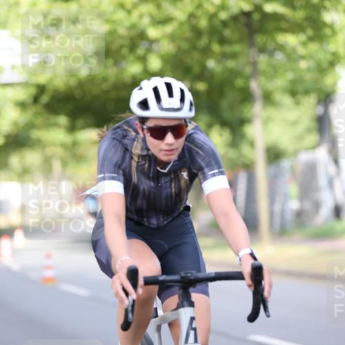 11.08.2024 - GEWOBA Citytriathlon Bremen H.Heesch http://msf.ph/oto/6767850 11.08.2024 10:38:34 Radfahren 4, 11, 29, 43, 58, 95 meine-sportfotos.de