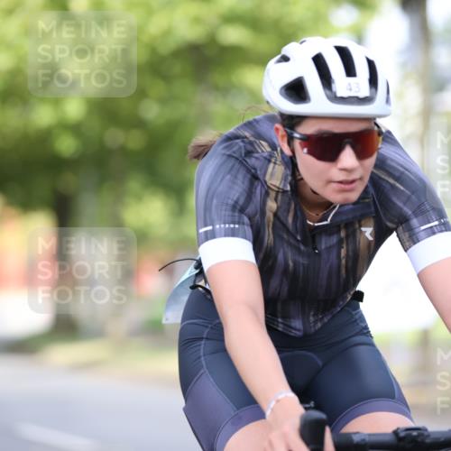 11.08.2024 - GEWOBA Citytriathlon Bremen H.Heesch http://msf.ph/oto/6767854 11.08.2024 10:38:35 Radfahren 4, 11, 29, 43, 58, 95 meine-sportfotos.de