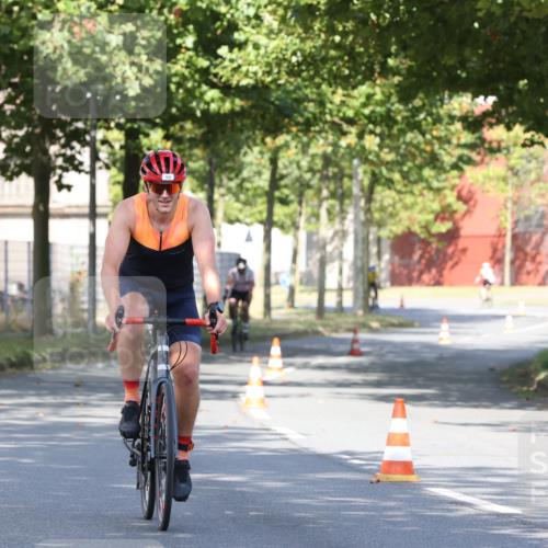 11.08.2024 - GEWOBA Citytriathlon Bremen H.Heesch http://msf.ph/oto/6767857 11.08.2024 10:21:23 Radfahren 9, 30, 31, 75, 78, 99 meine-sportfotos.de