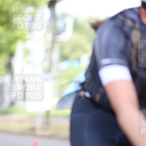11.08.2024 - GEWOBA Citytriathlon Bremen H.Heesch http://msf.ph/oto/6767859 11.08.2024 10:38:35 Radfahren 4, 11, 29, 43, 58, 95 meine-sportfotos.de