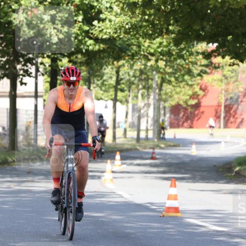 11.08.2024 - GEWOBA Citytriathlon Bremen H.Heesch http://msf.ph/oto/6767864 11.08.2024 10:21:23 Radfahren 9, 30, 31, 75, 78, 99 meine-sportfotos.de