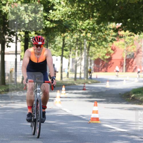 11.08.2024 - GEWOBA Citytriathlon Bremen H.Heesch http://msf.ph/oto/6767866 11.08.2024 10:21:23 Radfahren 9, 30, 31, 75, 78, 99 meine-sportfotos.de