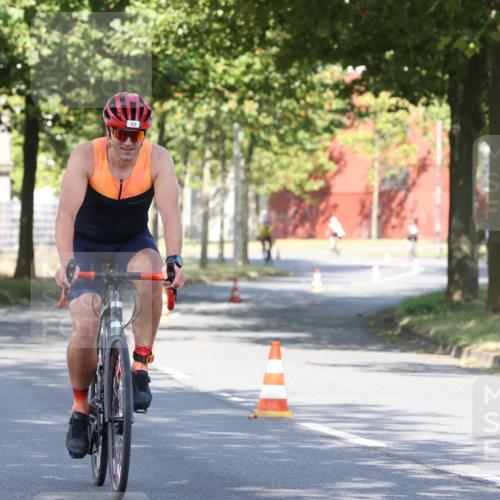 11.08.2024 - GEWOBA Citytriathlon Bremen H.Heesch http://msf.ph/oto/6767868 11.08.2024 10:21:23 Radfahren 9, 30, 31, 75, 78, 99 meine-sportfotos.de