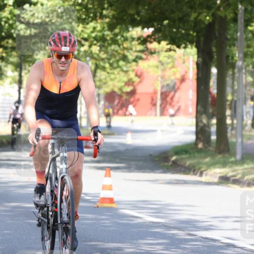 11.08.2024 - GEWOBA Citytriathlon Bremen H.Heesch http://msf.ph/oto/6767874 11.08.2024 10:21:23 Radfahren 9, 30, 31, 75, 78, 99 meine-sportfotos.de