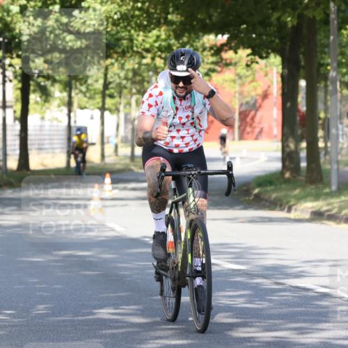 11.08.2024 - GEWOBA Citytriathlon Bremen H.Heesch http://msf.ph/oto/6767876 11.08.2024 10:21:30 Radfahren 27, 31, 77, 78, 99, 110 meine-sportfotos.de