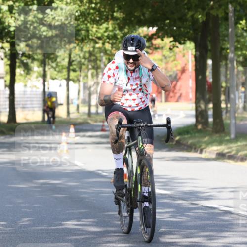 11.08.2024 - GEWOBA Citytriathlon Bremen H.Heesch http://msf.ph/oto/6767881 11.08.2024 10:21:30 Radfahren 27, 31, 77, 78, 99, 110 meine-sportfotos.de