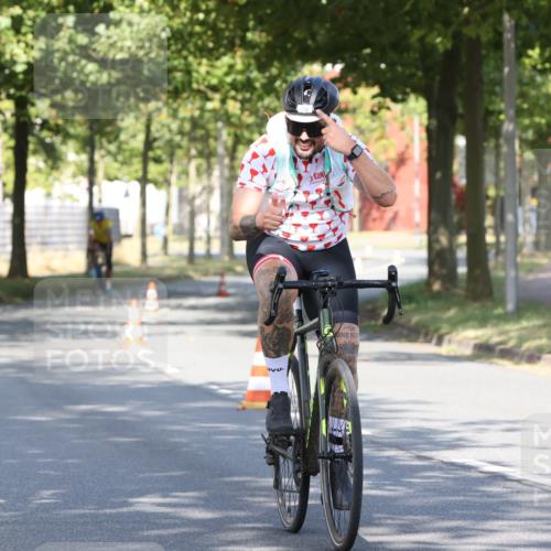 11.08.2024 - GEWOBA Citytriathlon Bremen H.Heesch http://msf.ph/oto/6767883 11.08.2024 10:21:30 Radfahren 27, 31, 77, 78, 99, 110 meine-sportfotos.de