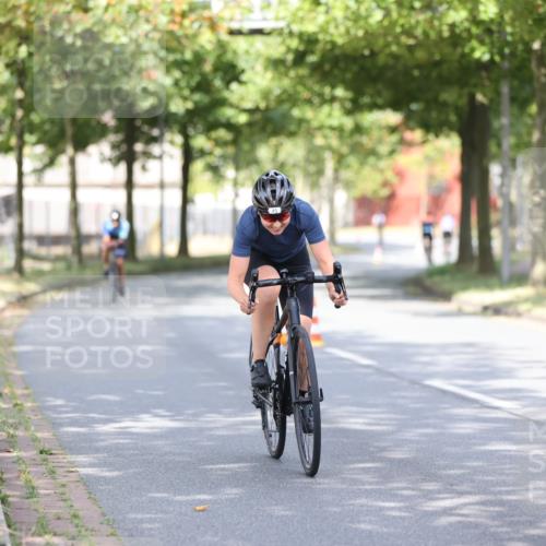 11.08.2024 - GEWOBA Citytriathlon Bremen H.Heesch http://msf.ph/oto/6767888 11.08.2024 10:38:57 Radfahren 31, 45, 91 meine-sportfotos.de