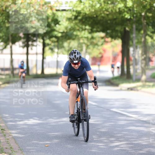 11.08.2024 - GEWOBA Citytriathlon Bremen H.Heesch http://msf.ph/oto/6767891 11.08.2024 10:38:57 Radfahren 31, 45, 91 meine-sportfotos.de